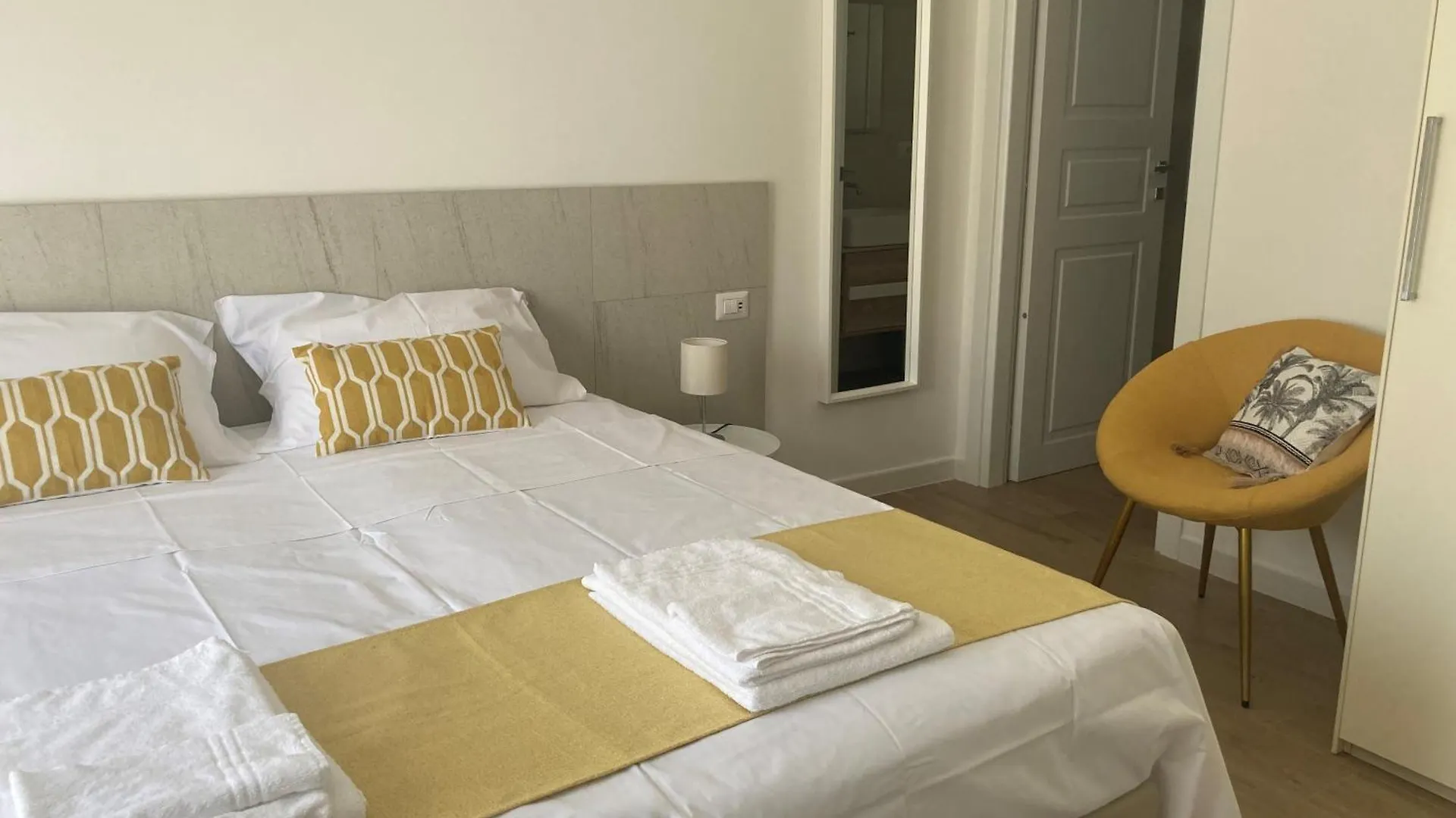 Strettomare-Business & Travel Apartment Reggio di Calabria 0*,